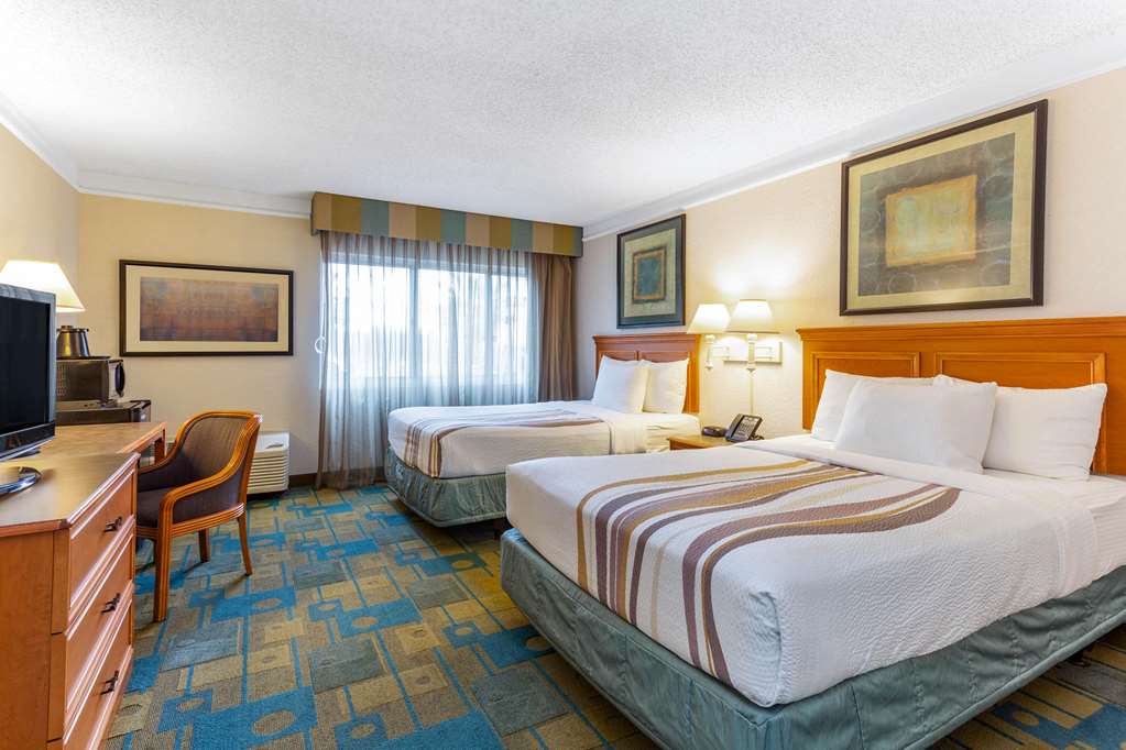 La Quinta Inn & Suites by Wyndham Redding - photo 24