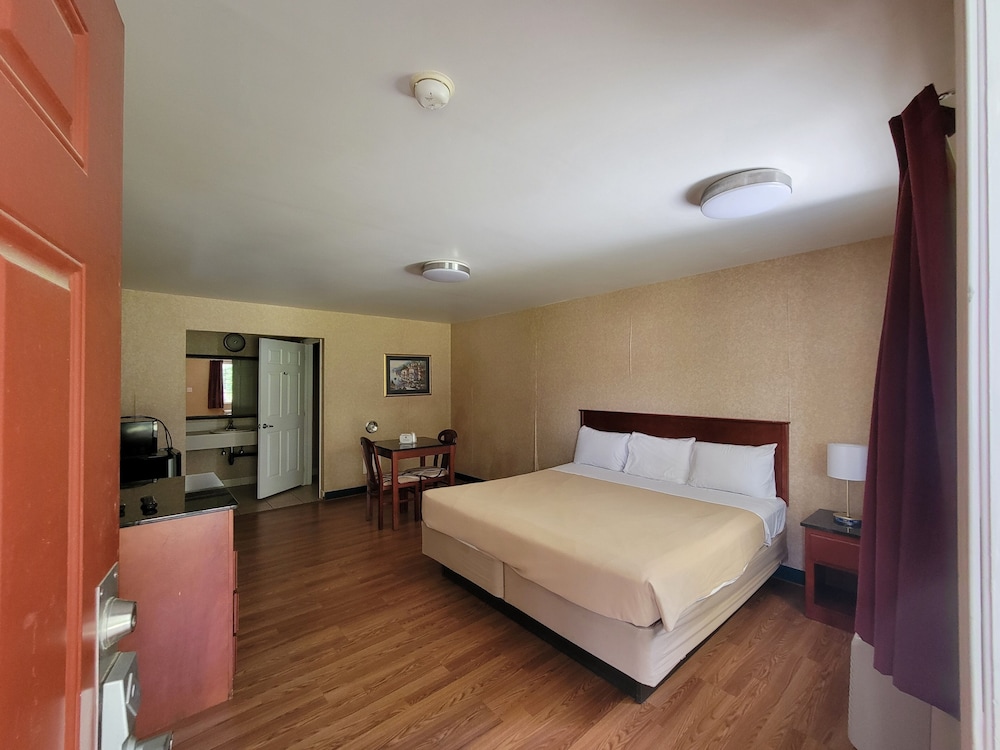 Atrium Inn - photo 12