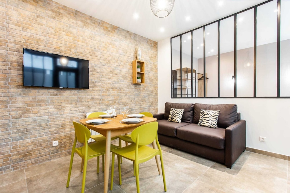Authentic Apartment 1br 4p Bastille voltaire — 4-Star Luxury Hotel in Paris, France