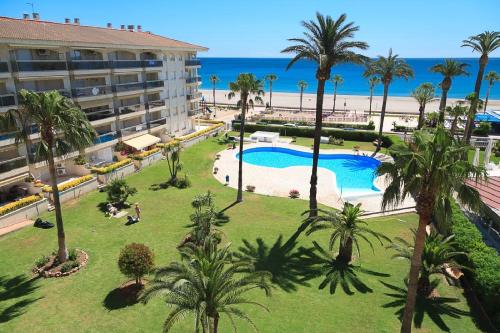 UHC Los Flamencos Family Apartments — 4-Star Luxury Hotel in Mont-Roig Del Camp, Spain