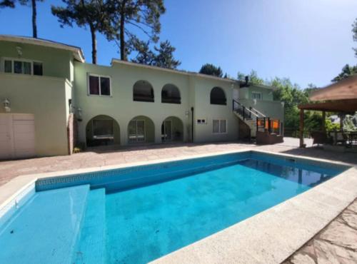 Casa en Cariló para 16 personas — 4-Star Luxury Hotel in Carilo, Argentina