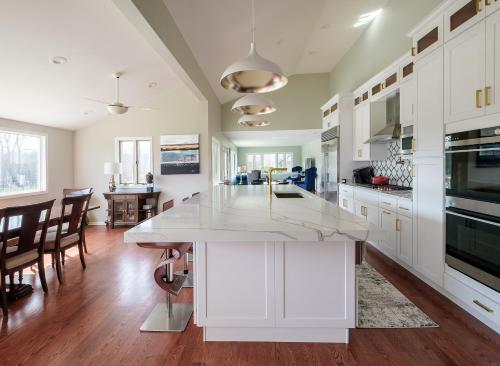 2 Acre Highland Park Retreat With Heated Pool 5 — Highland Park
