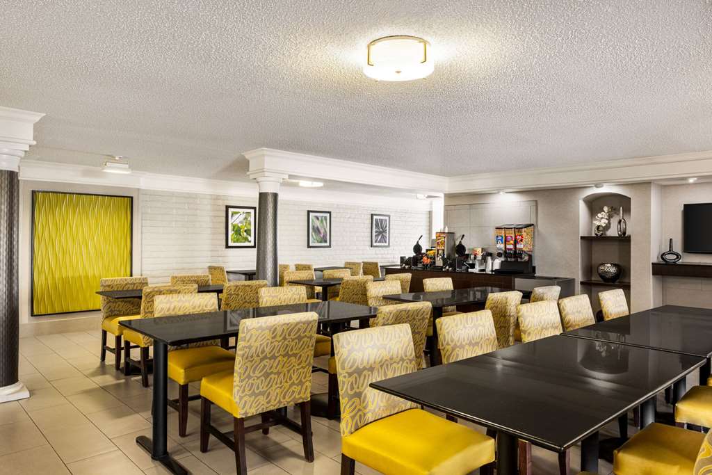 La Quinta Inn by Wyndham San Antonio I 35 N at Toepperwein - photo 31