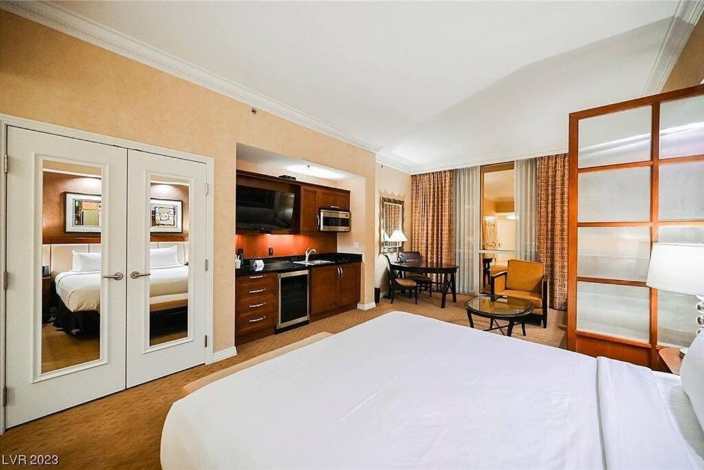 Luxury MGM Studio with View & Amenities — 4-Star Luxury Hotel in Las Vegas, United States