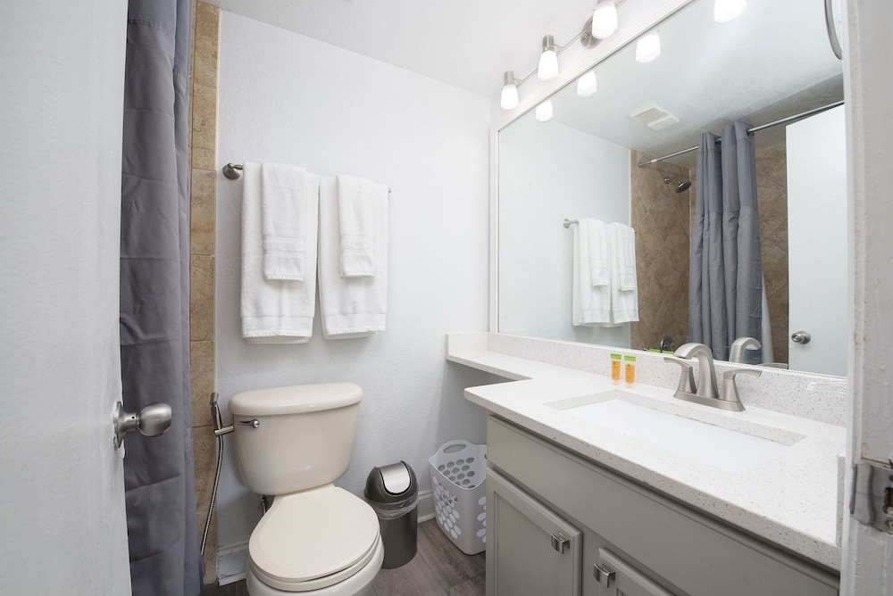 The Enclave Hotel and Suites - photo 26