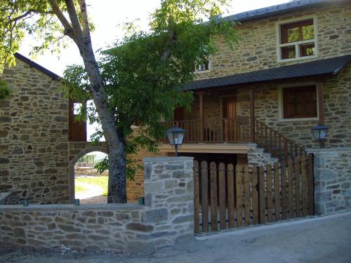Alojamiento Rural El atardecer de Sanabria — hotel in Robleda-Cervantes
