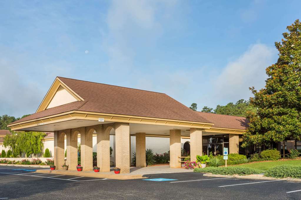 Days Inn & Conf Center by Wyndham Southern Pines Pinehurst - featured photo