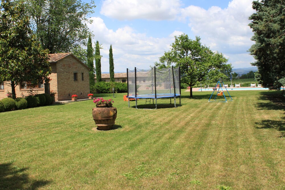 Fattoria Borgonuovo — 4-Star Luxury Hotel in Cortona, Italy