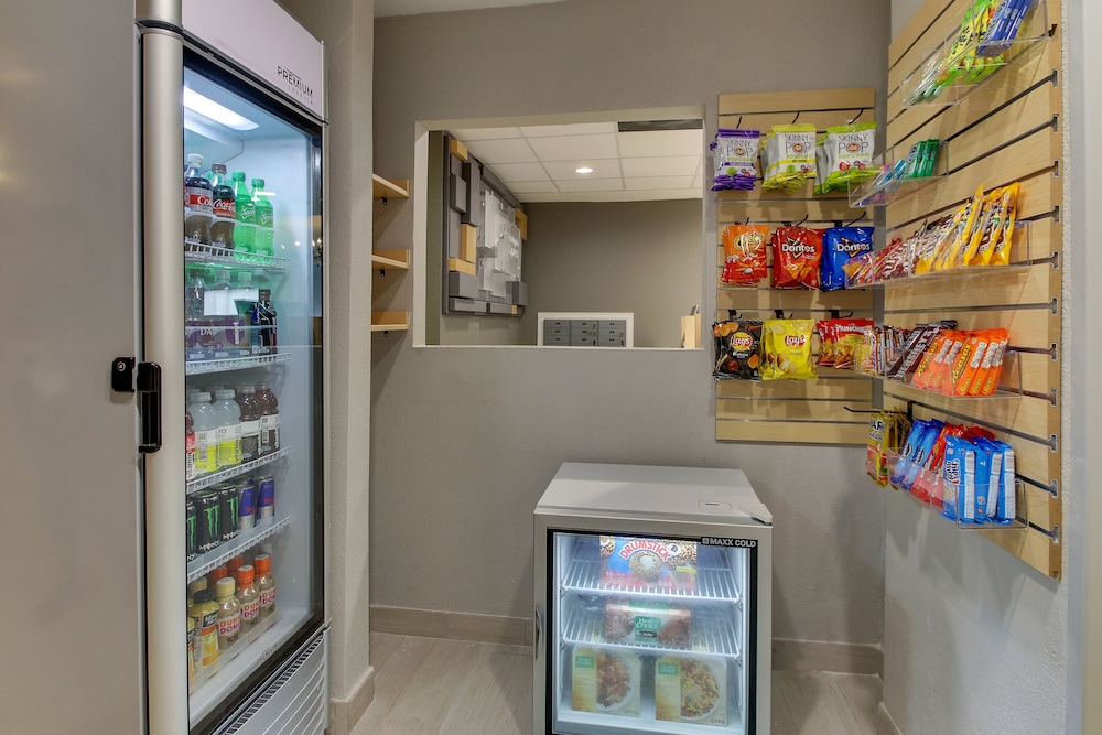 Holiday Inn Express & Suites West Palm Beach Metrocentre by IHG - photo 56