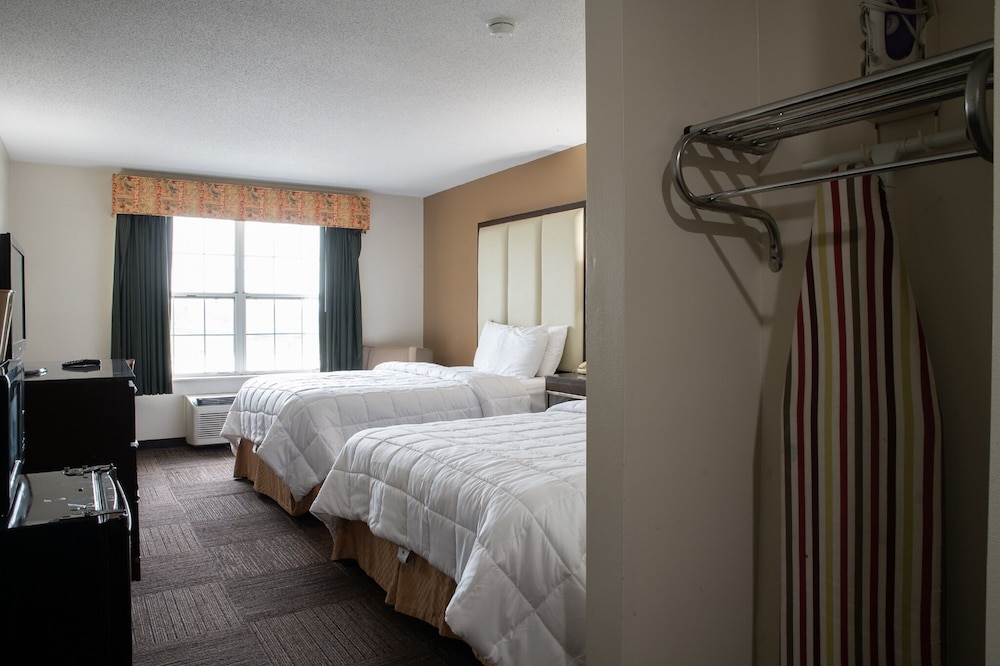 BlissPoint Inn & Suites - photo 11