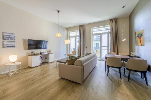 Modernes Ferienapartment Ostseemöwe mit Westbalkon — 4-Star Luxury Hotel in Wustrow, Germany