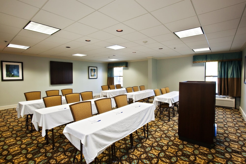 Holiday Inn Express Indianapolis Airport by IHG - photo 58