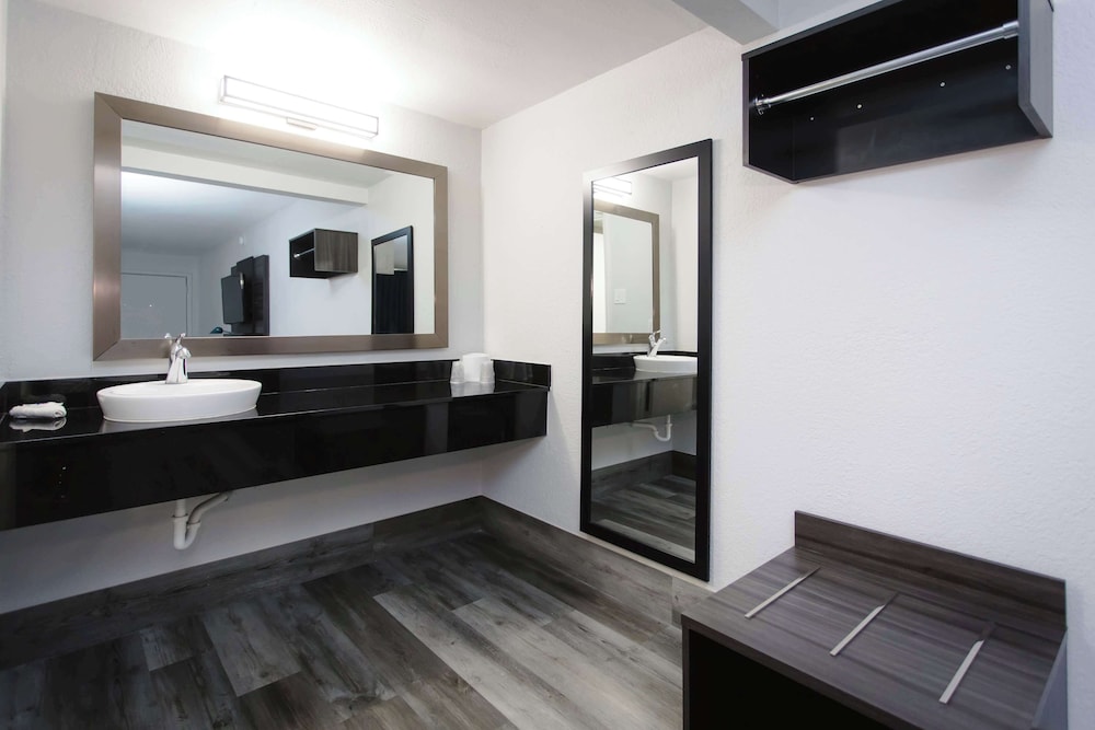 Studio 6 Houston TX Medical Center NRG Stadium - photo 24