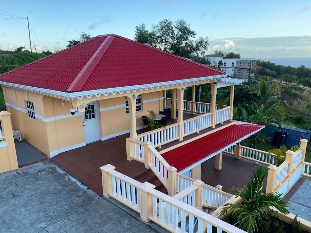 Dalys Luxury Apartments — 4-Star Luxury Hotel in Diamond, Saint Vincent and the Grenadines