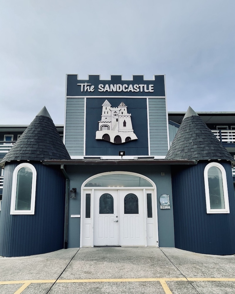 The Sandcastle Beachfront Hotel - photo 91