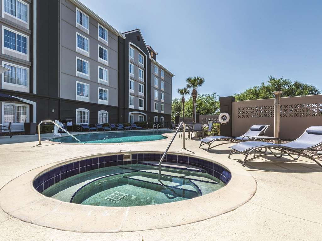 La Quinta Inn & Suites by Wyndham Orlando Lake Mary - photo 12