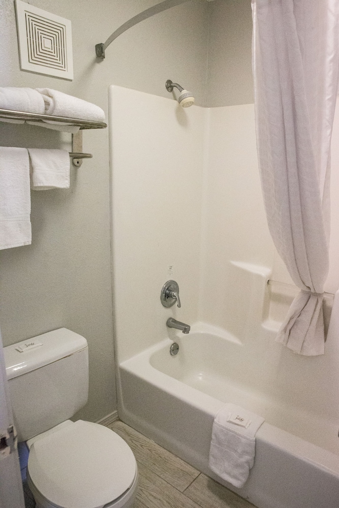 Mockingbird Inn & Suites - photo 23