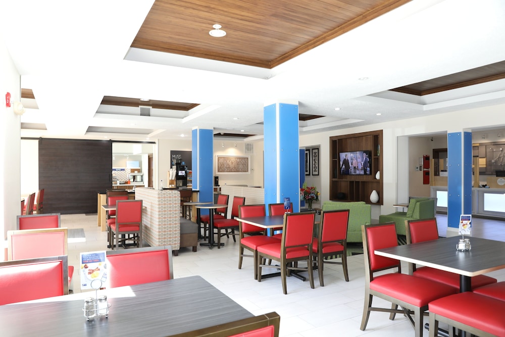 Holiday Inn Express Hotel & Suites Albuquerque Airport by IHG - photo 24