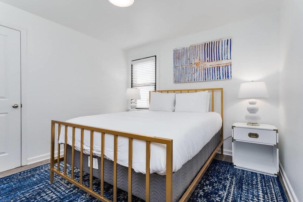 8 BRs Comprised of 4 2BR Suites by Domio - photo 20