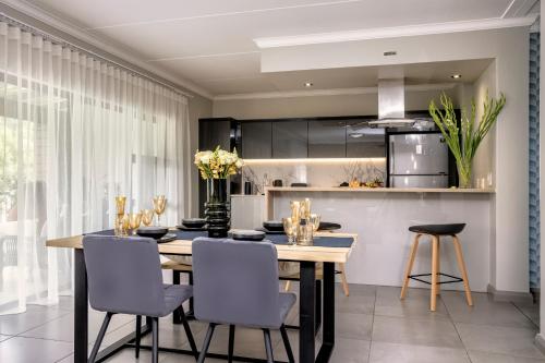 Fore's Luxurious Home — 4-Star Luxury Hotel in Midrand, South Africa
