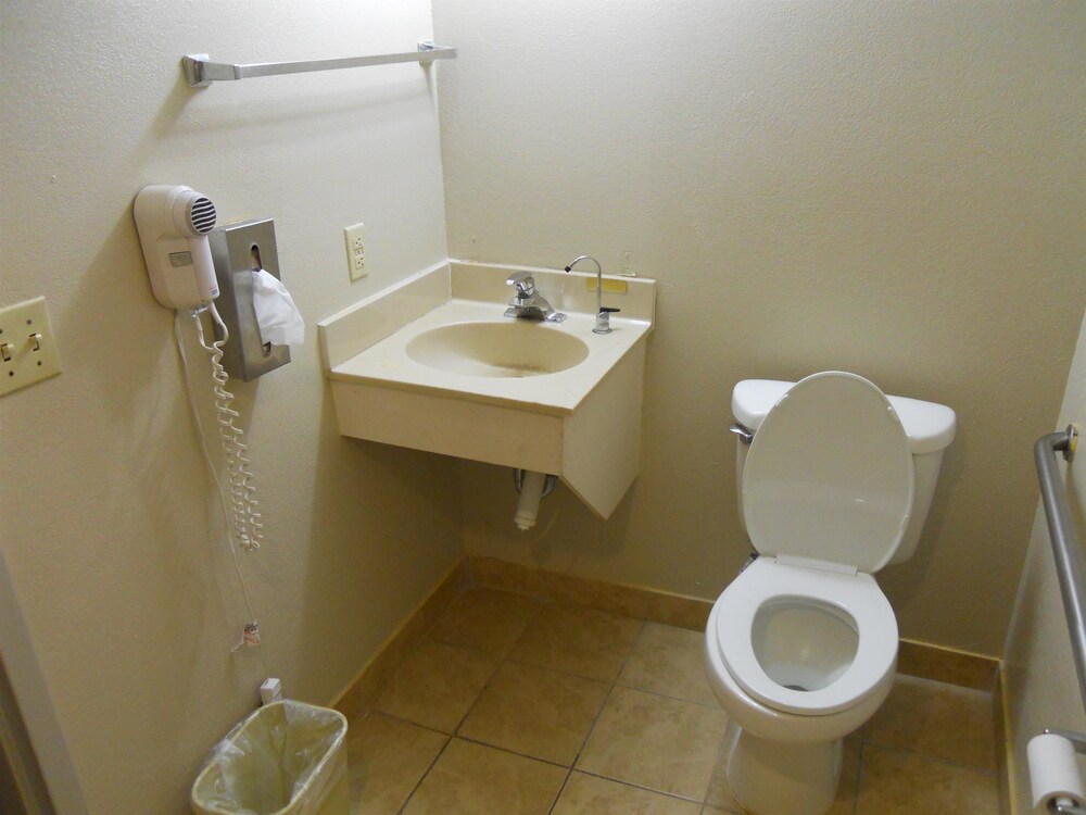 America's Best Inn and Suites Beaufort - photo 13