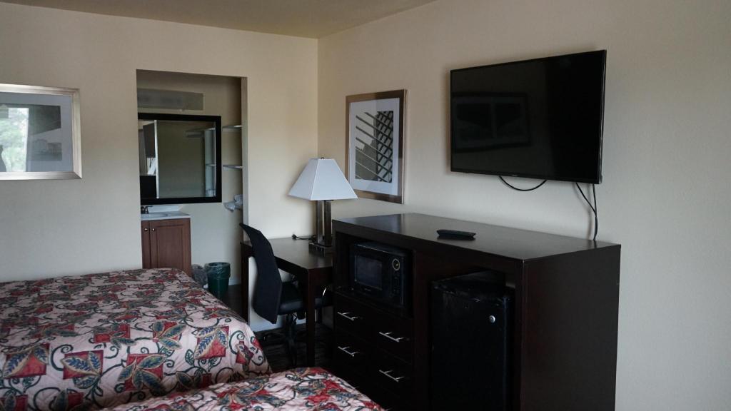 Village Motor Inn - photo 12
