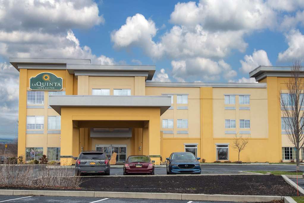 La Quinta Inn & Suites by Wyndham Harrisburg Hershey - photo 3