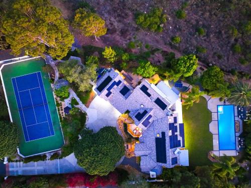 TheFarmHouz Luxury Modern 1 2ac TeNNis 2CaSitas — hotel in Encinitas