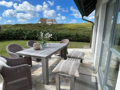 Strandhaus — 4-Star Luxury Hotel in None, Germany