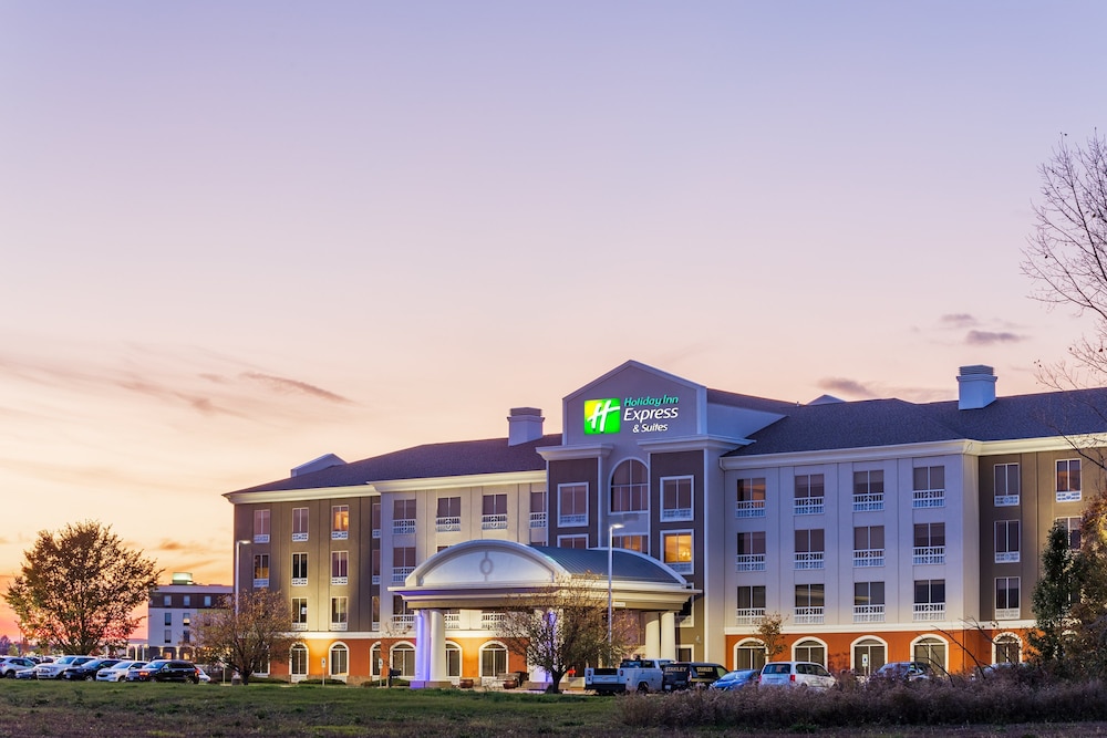 Holiday Inn Express Hotel & Suites Rockford Loves Park by IHG - photo 53
