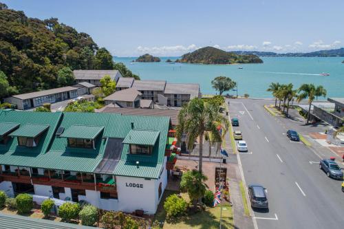 The Swiss Chalet Apartment 9 Seaview Top Floor Air Conditioning & Wi Fi Bay of Islands — 4-Star Luxury Hotel in Paihia, New Zealand