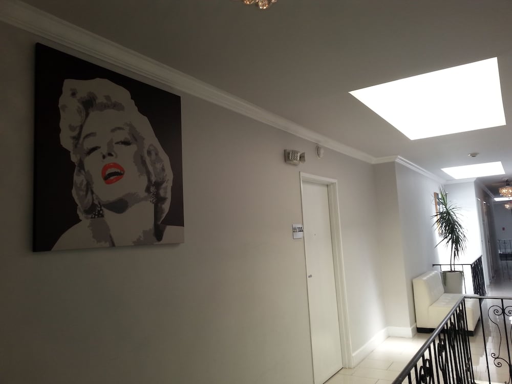 Hollywood VIP Hotel - photo 17