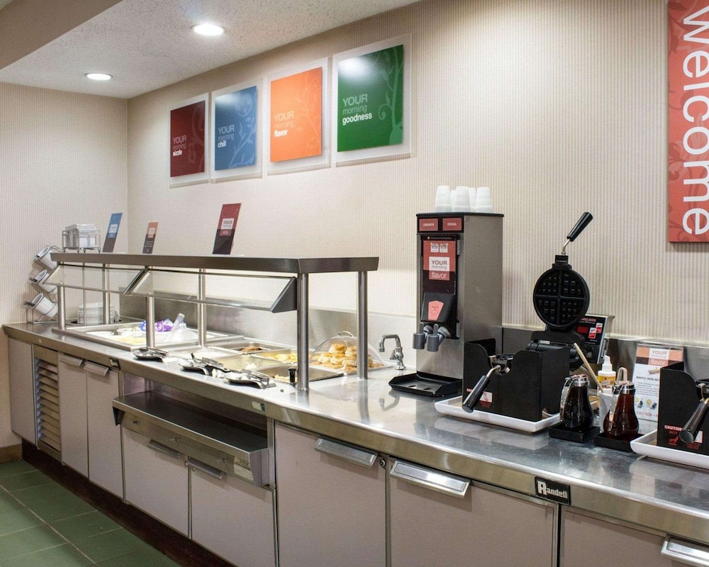 Comfort Suites Parkersburg South - photo 47