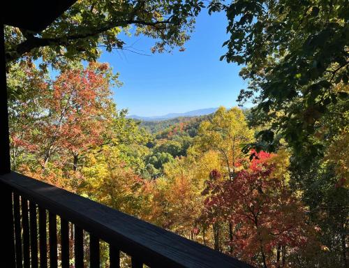 Peek A View - carbon neutral hotel in Sevierville