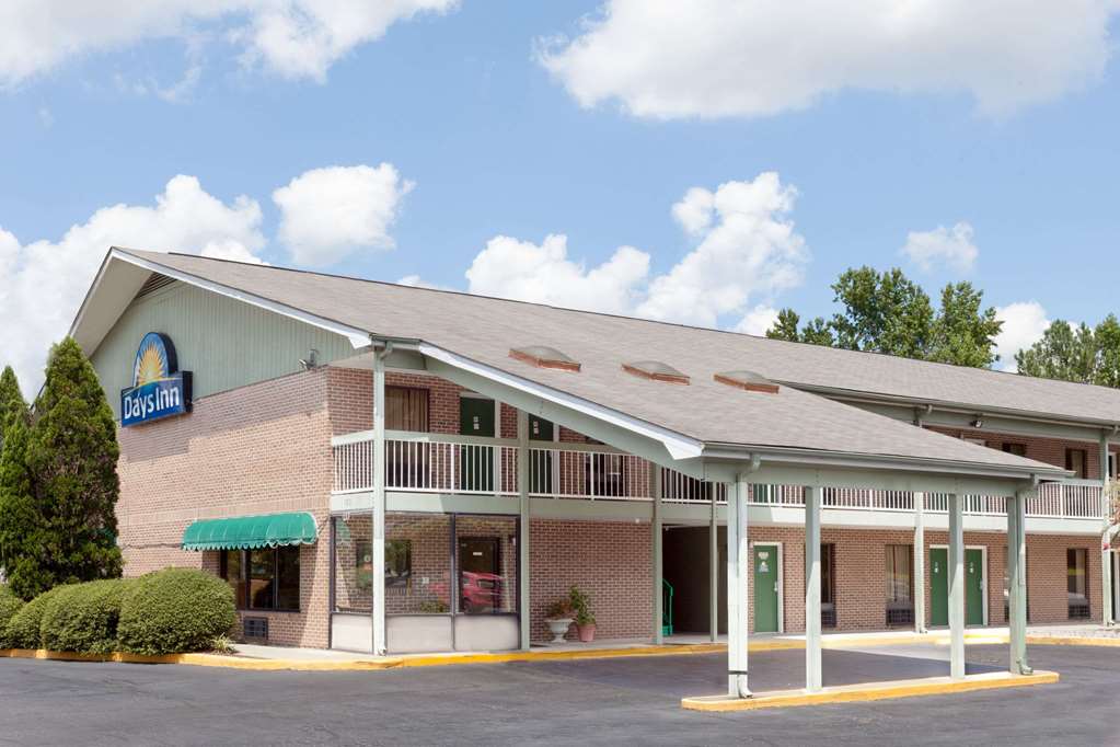 Days Inn by Wyndham Columbia NE Fort Jackson - featured photo