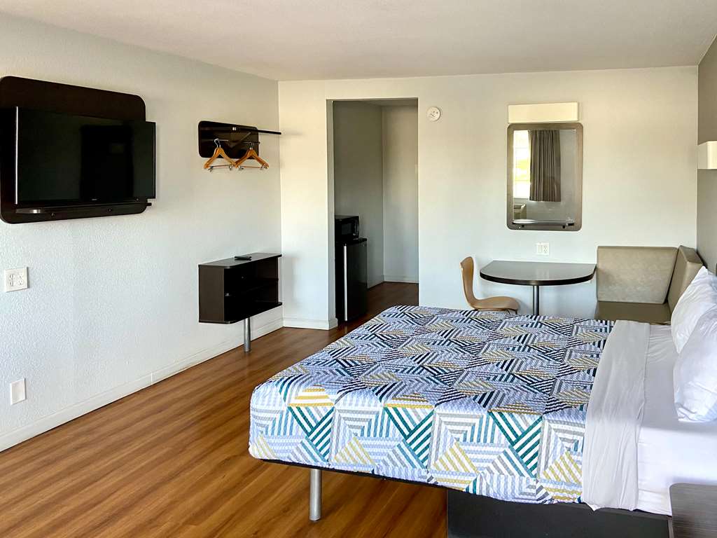 Motel 6 Delano CA - photo 9