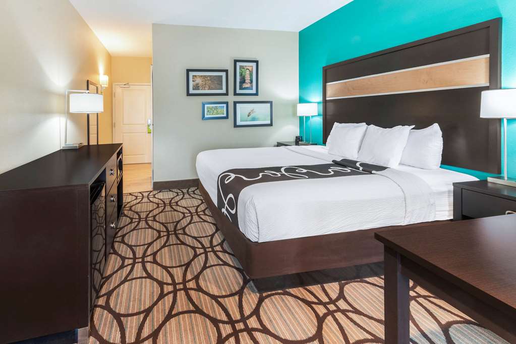 La Quinta Inn & Suites by Wyndham Carlsbad - photo 36