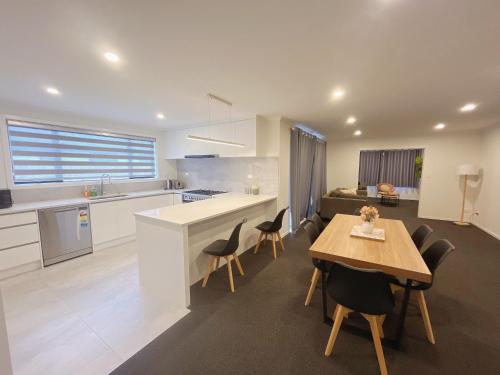 Rotorua Sunshine Brand New 4 Bedroom house — 4-Star Luxury Hotel in Rotorua, New Zealand