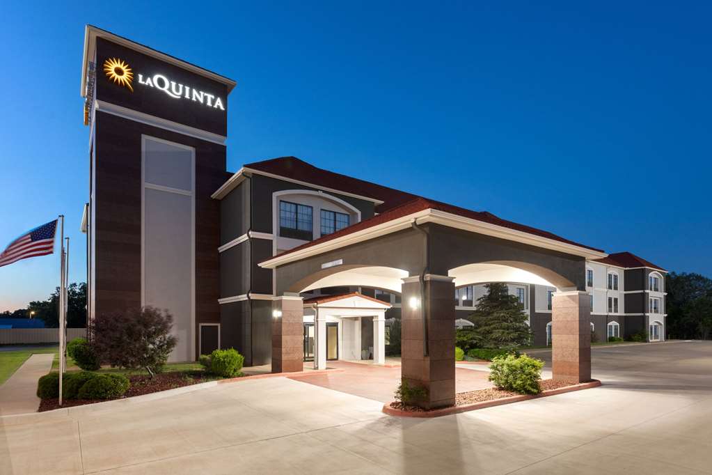 La Quinta Inn & Suites by Wyndham Woodward - photo 4