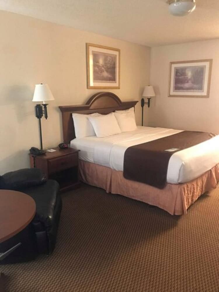 Days Inn by Wyndham Abilene - photo 16