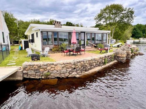 Shoreline Dreams — hotel in Lakeville