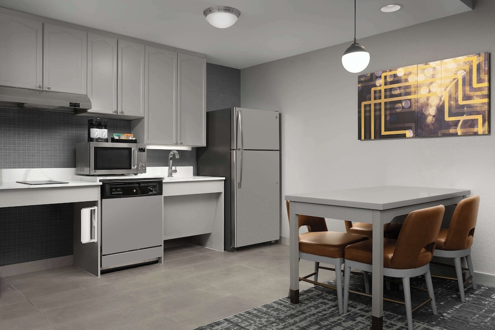 Homewood Suites by Hilton Reading - photo 14