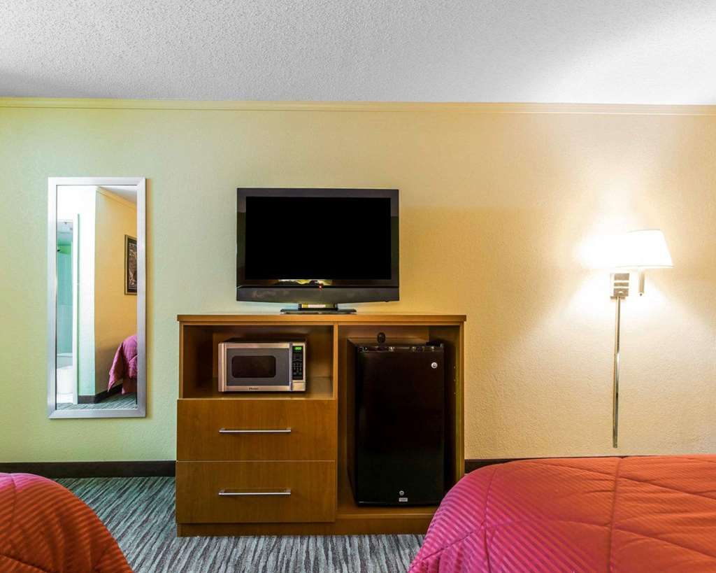 Econo Lodge Franklin South - photo 16