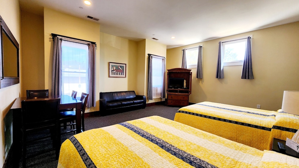 Santa Paula Inn - photo 17