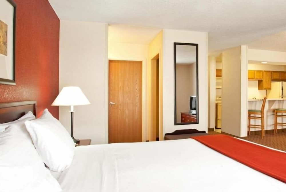 Baymont by Wyndham Merrillville - photo 22