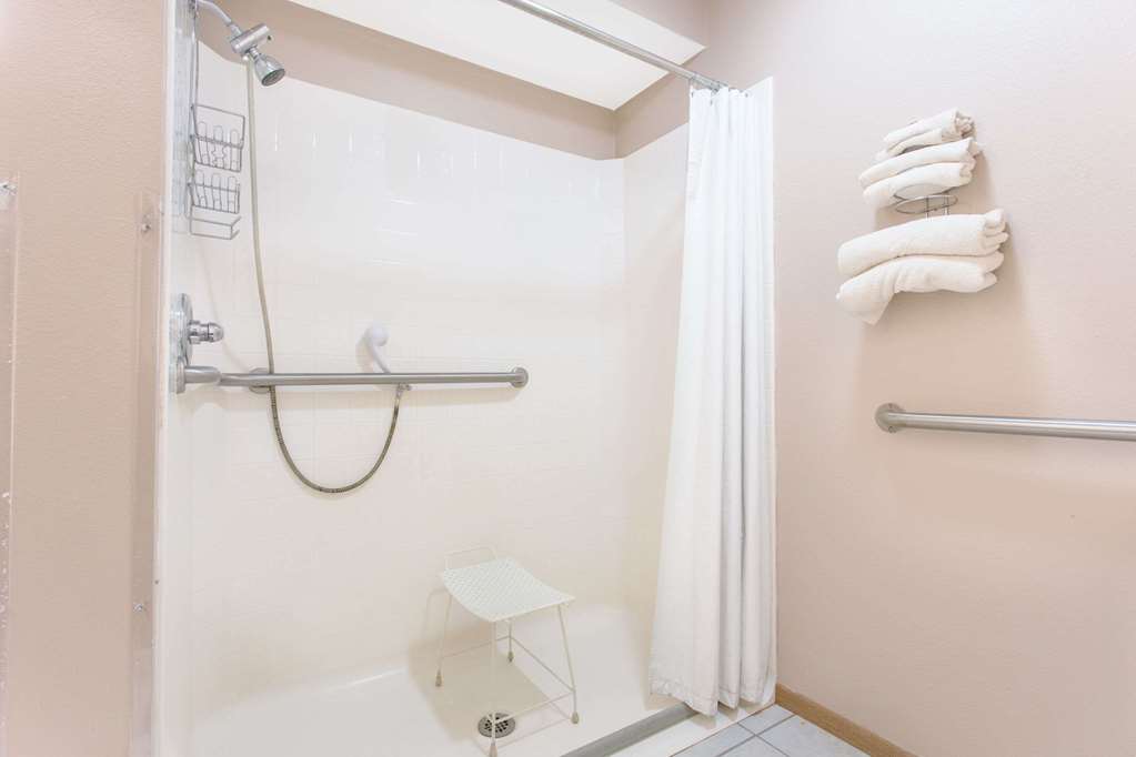 Super 8 by Wyndham Austin MN - photo 12