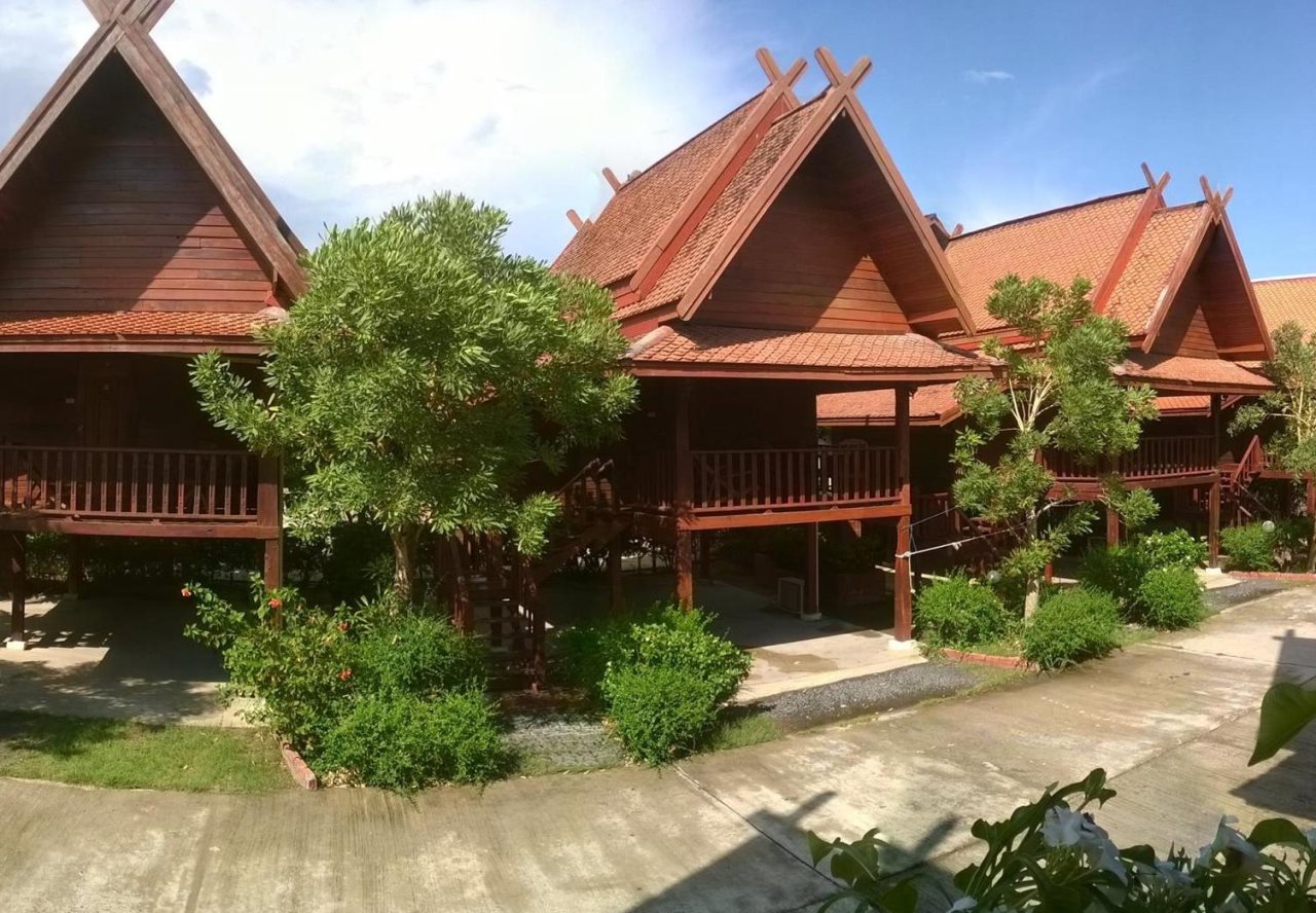 Sawatdee Resort - carbon neutral hotel in Si Sa Ket