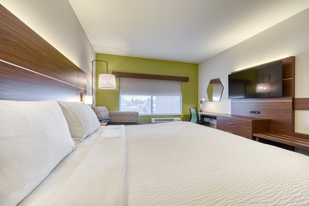 Holiday Inn Express & Suites Manitou Springs by IHG - photo 11