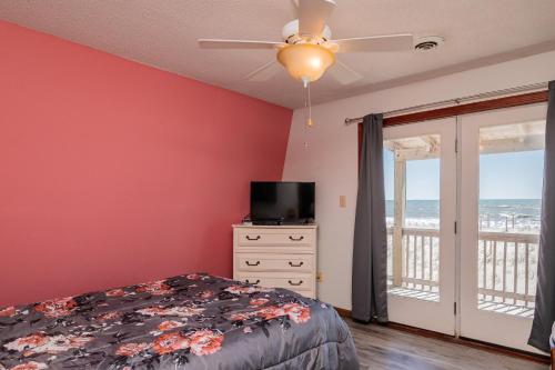 Divine Intervention by Oak Island Accommodations - photo 2