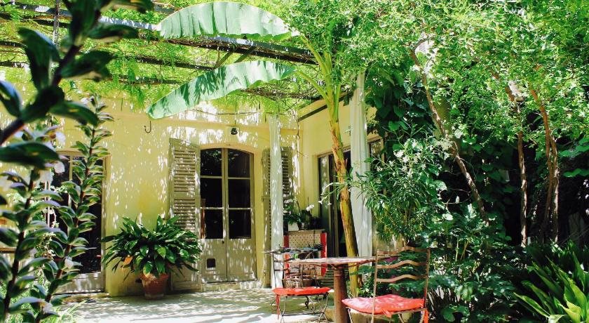 Les Jardins De Baracane in Avignon, France